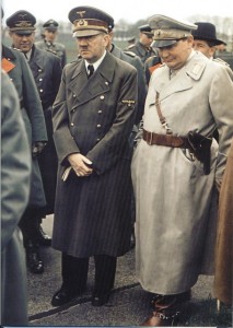 Hitler y Goering en una inspección acerca de la Luftwaffe.