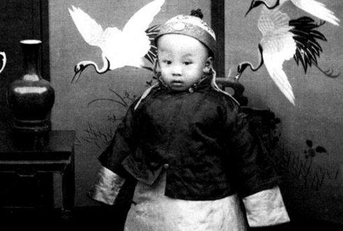 pu_yi_chinese_emperor_breastfed