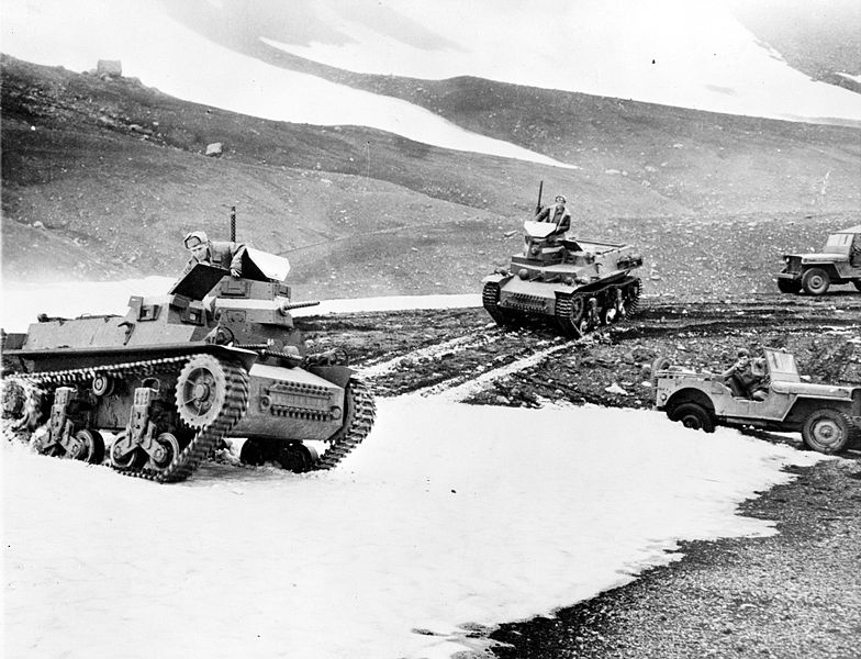 784px-Marmon_Herrington_Tanks_LOC_fsa_8e09169u