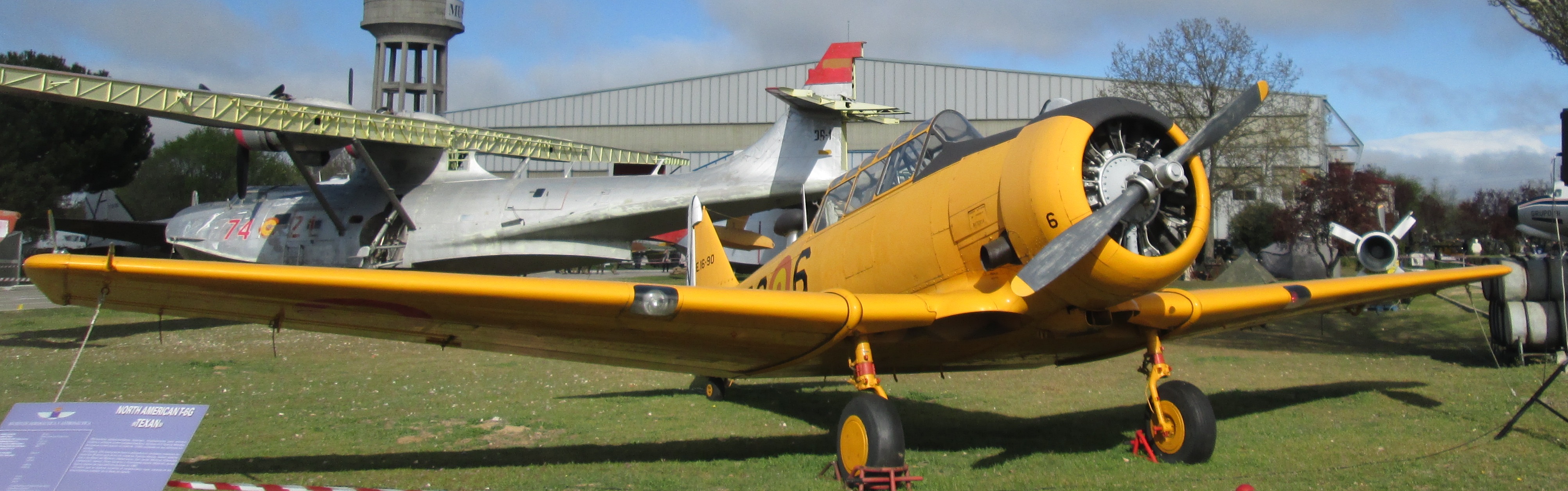 10. Caza estadounidense T-6 Texan (España, Guerra Fría).