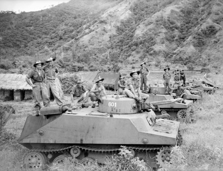 Amph_tank_2_(AWM_096634)