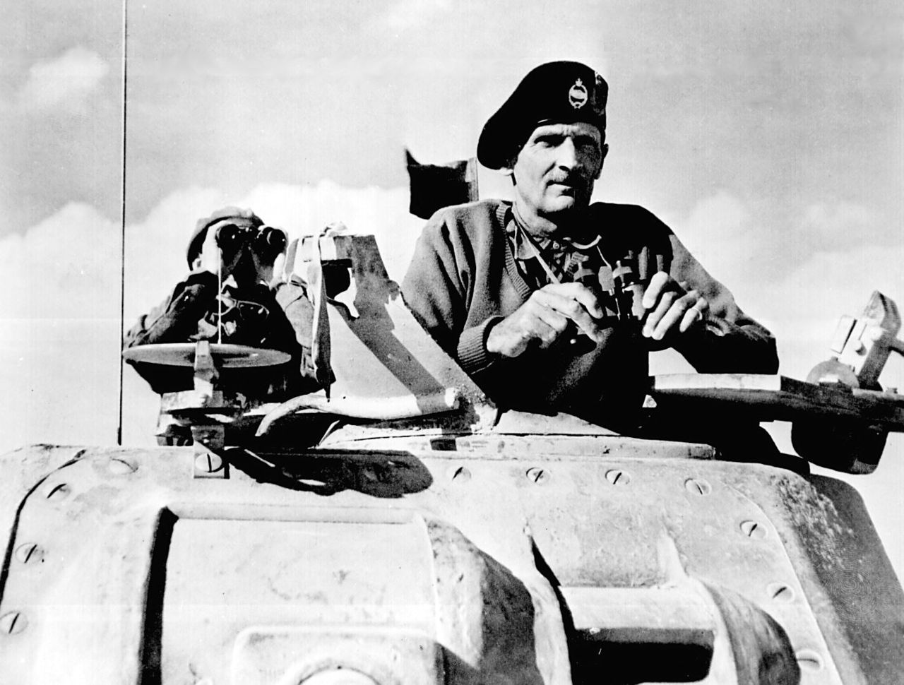 General Montgomery sobre un tanque Lee en El-Alamein,