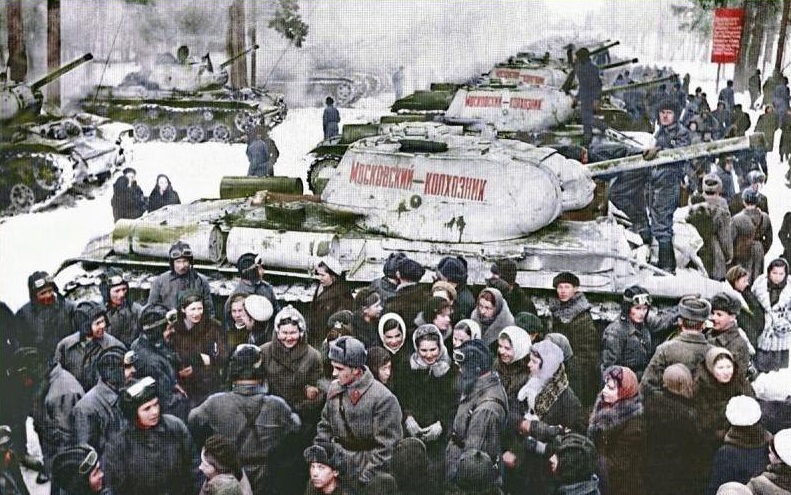 Formación de tanques KV-1 con sus dotaciones durante la Batalla de Moscú.