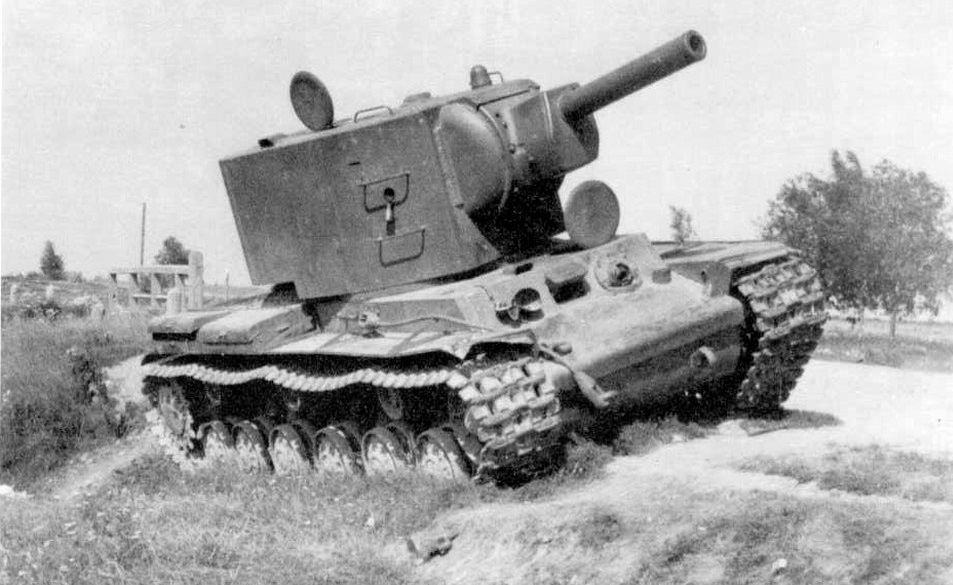 Tanque soviético KV-2.