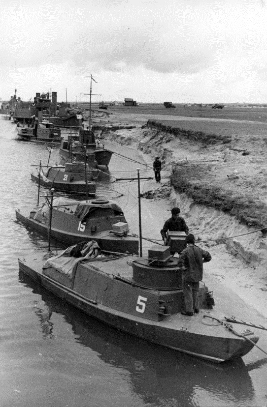 Patrulleros de la Flotilla del Dniéper durante la Segunda Guerra Mundial.
