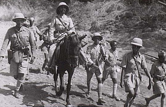 Tropas etíopes acompañan a Haile Selassie en su regreso a Etiopía.