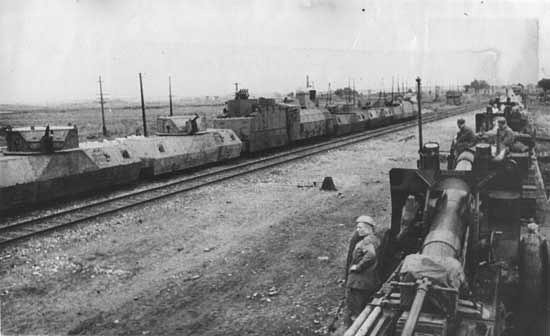 Tren blindado soviético OT-3 durante la Segunda Guerra Mundial.